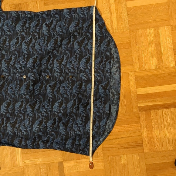Blade & blue waves pattern short sleeve button up - Picture 3 of 5